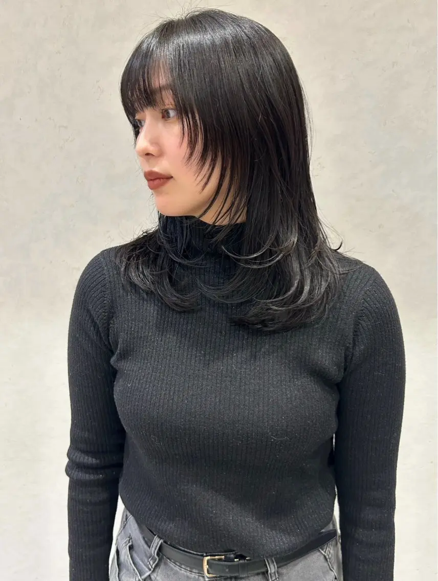セミロング ヘアアレンジ レイヤー/インナー カラー🦋ルイのヘアスタイル
