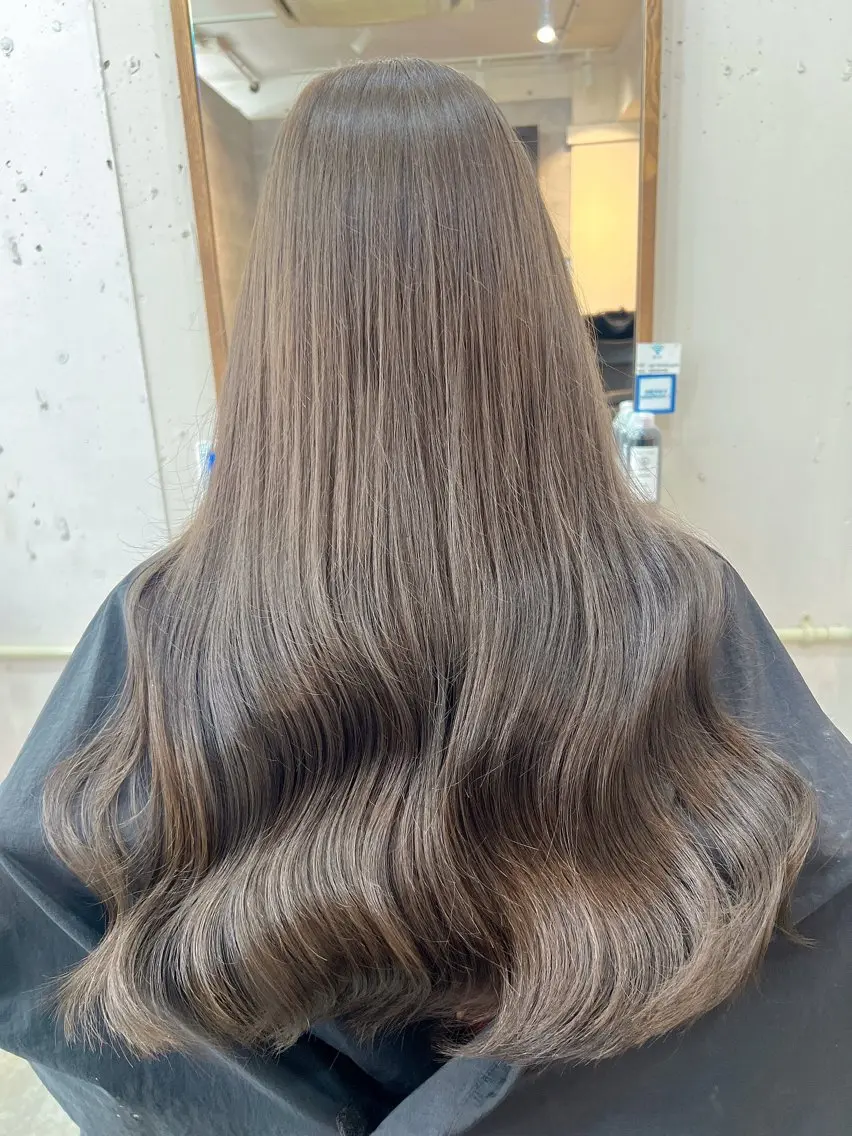ロング カット ヘアカラー 🩷艶カラー 🧡💛リサ🫧のヘアスタイル