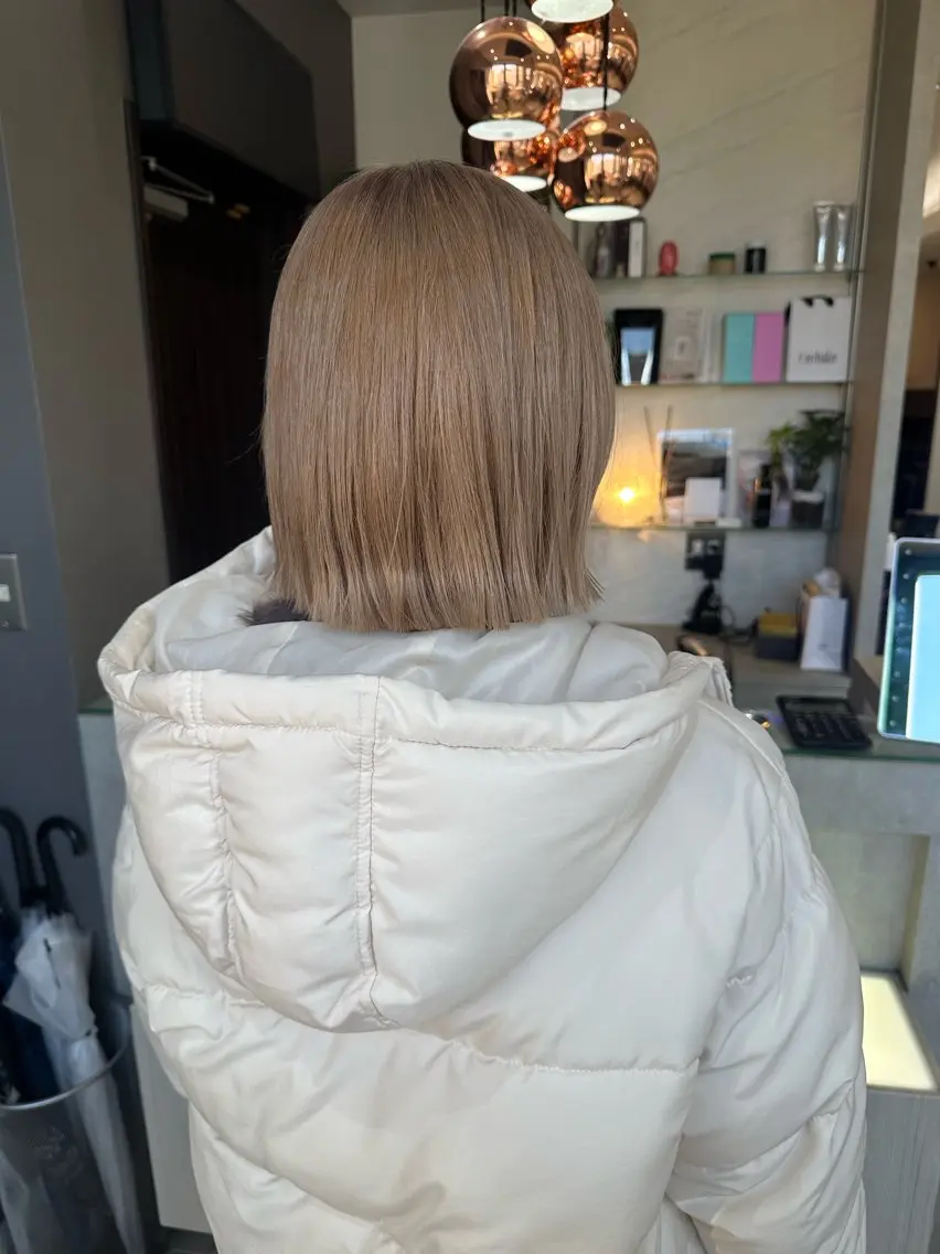 ショート カラー ベージュカラー ブリーチ ブラウンカラー 透明感カラー ピンクカラー ヘアカラー AYAKASA 暖色カラー/レイヤーのヘアスタイル