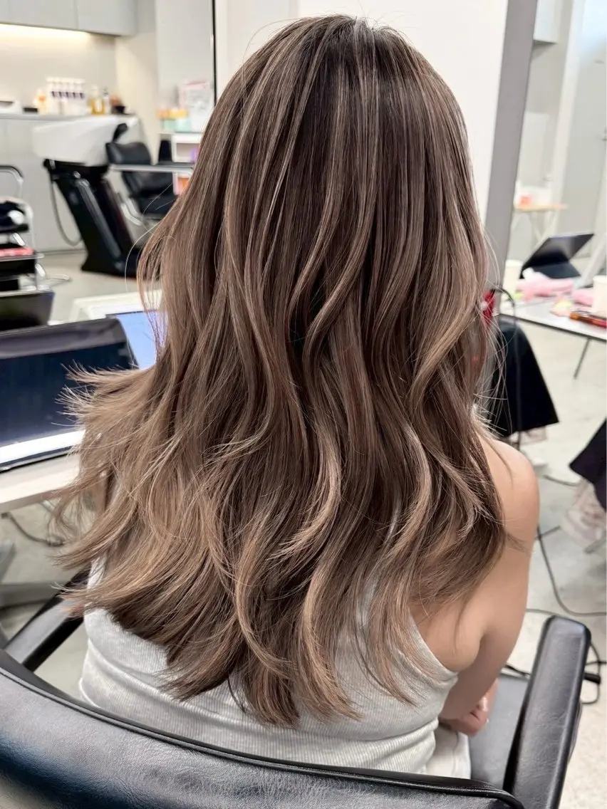 ロング カラー ハイライトカラー ハイライト レイヤーカット 新實 ゆりあのヘアスタイル