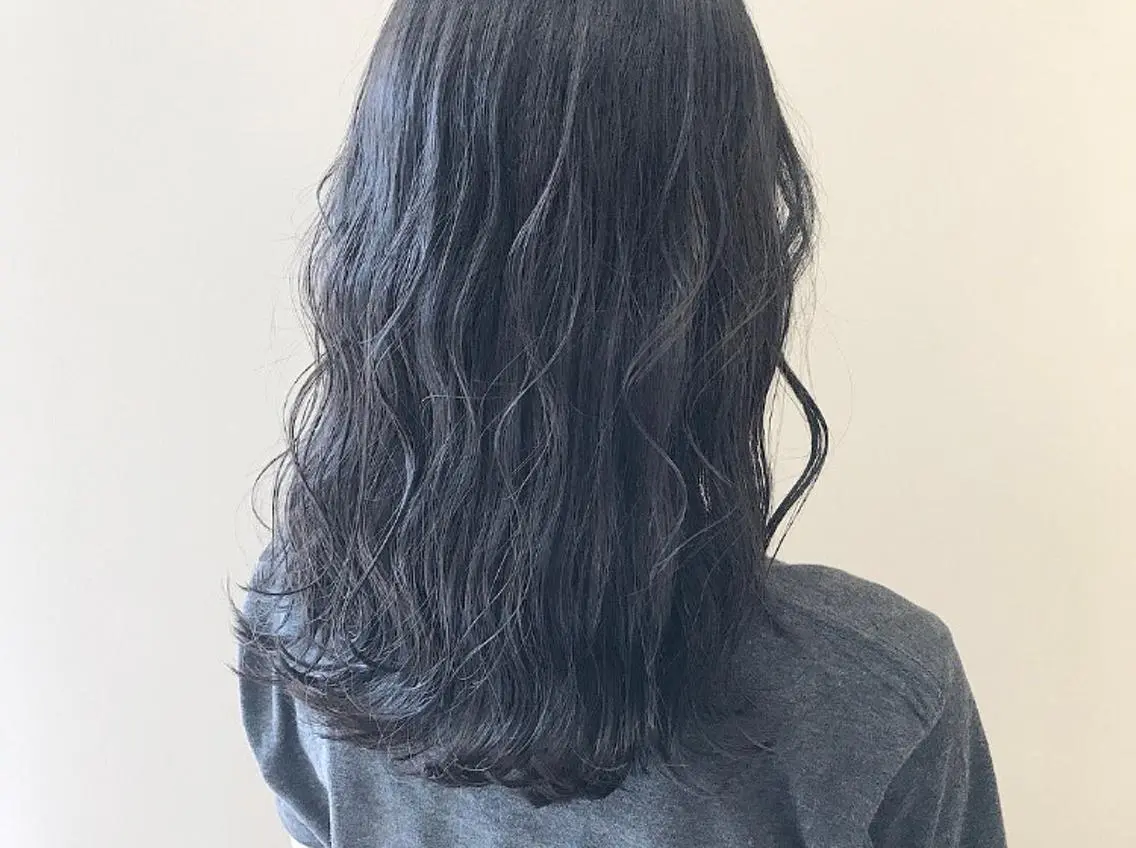 カラー アッシュ アッシュグレー アッシュグレージュ グレージュ ミヤワキ モモコのヘアスタイル