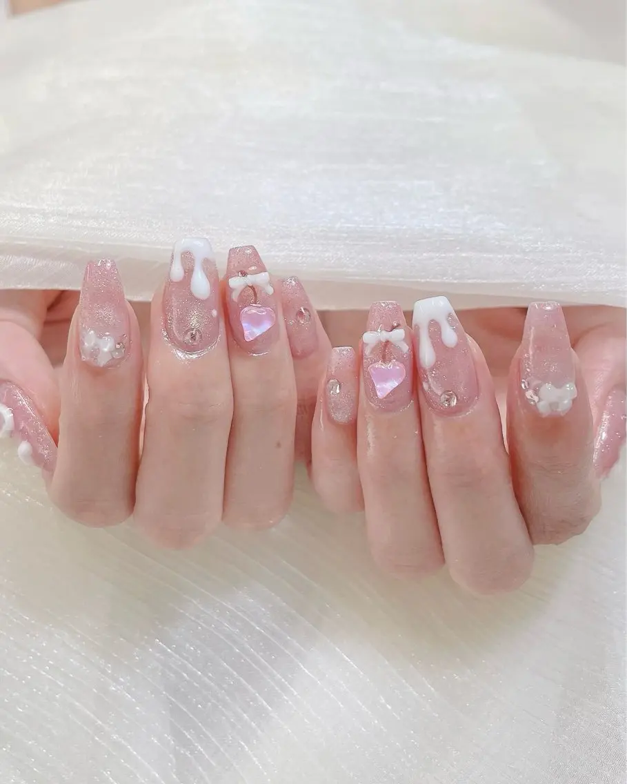 ネイル チークネイル ドット フラワーネイル フレンチネイル キラキラネイル ハンドネイル Speraネイル 大宮店🎀のネイルデザイン