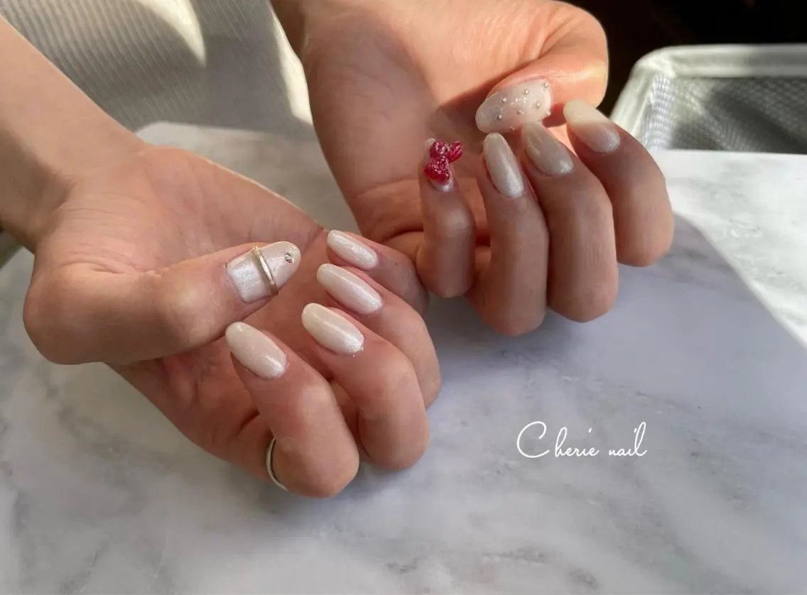 ネイル シルバー 冬ネイル クリスマス ハンドネイル Cherienail yunaのネイルデザイン