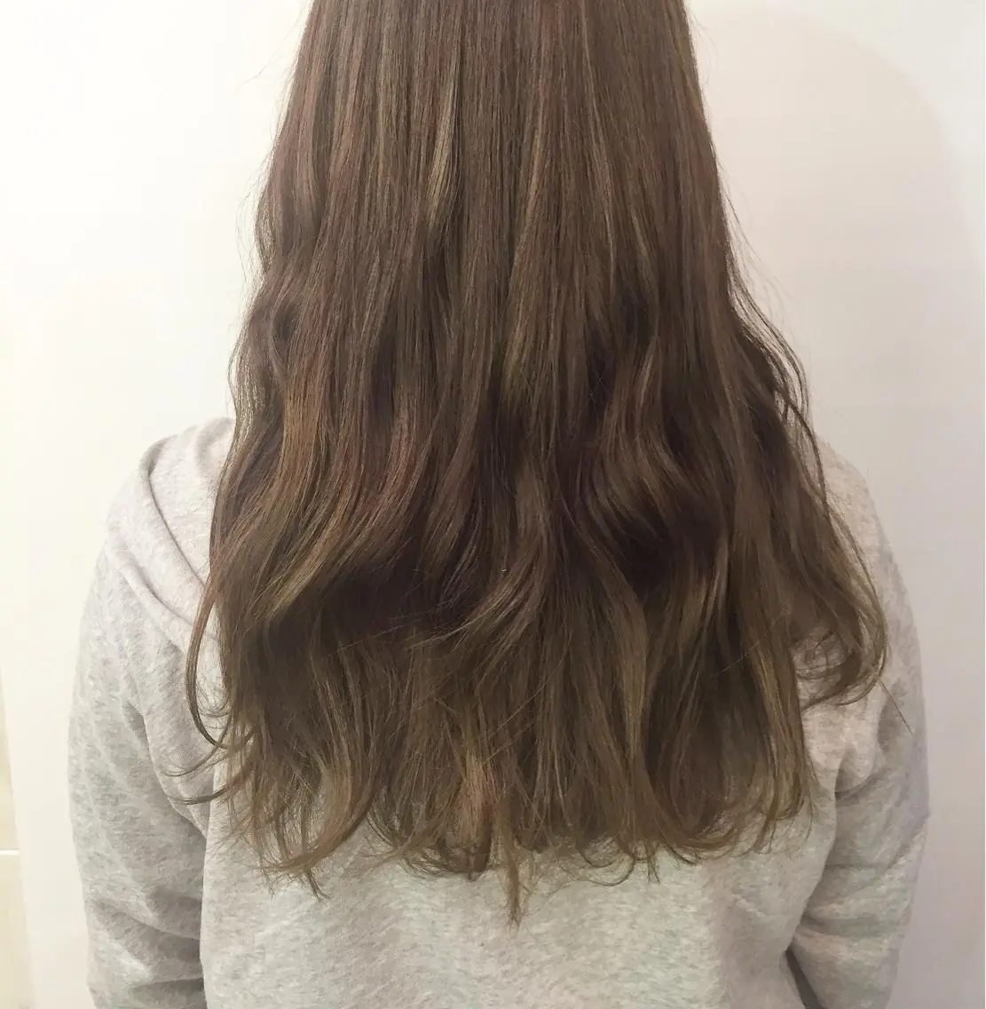 ロング カラー アッシュ グラデーションカラー 齋藤 咲のヘアスタイル