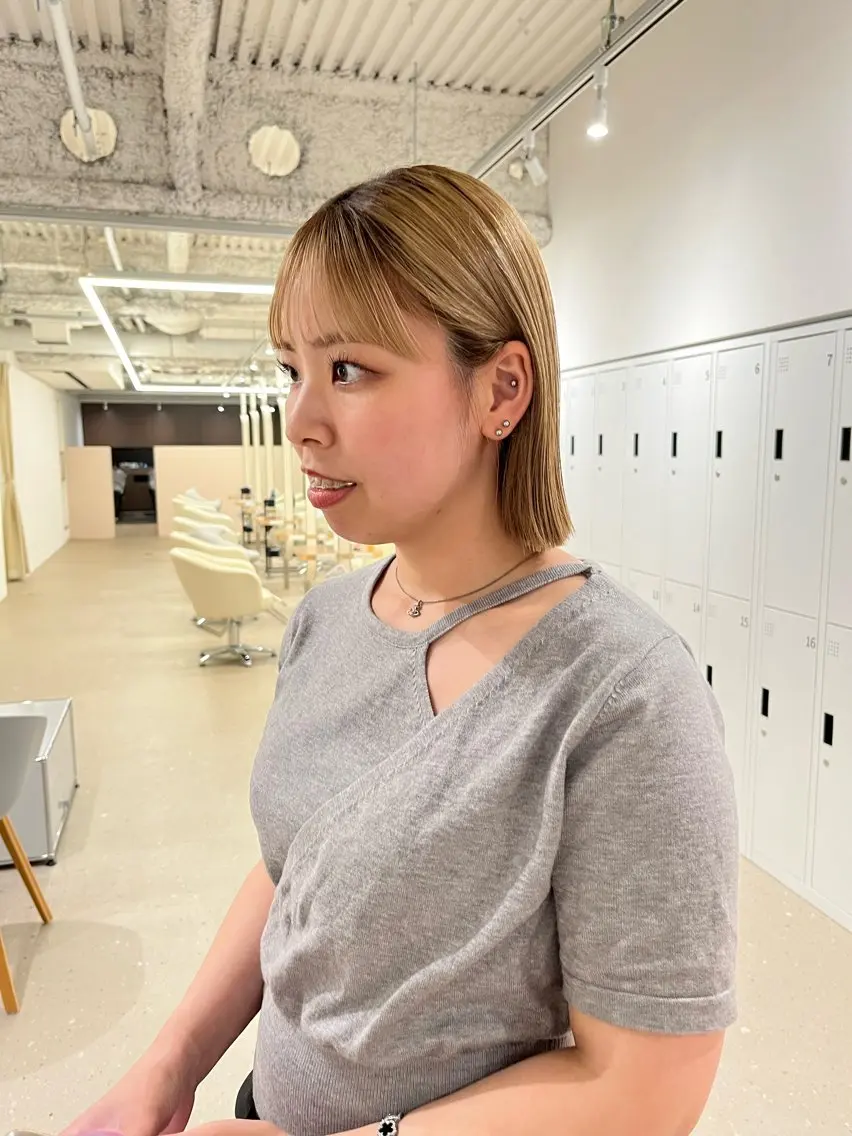 ショート カラー ブリーチ 透明感カラー ダブルカラー ハイライトカラー インナーカラー 小顔カット/ 透明感カラー/阪本桃のヘアスタイル