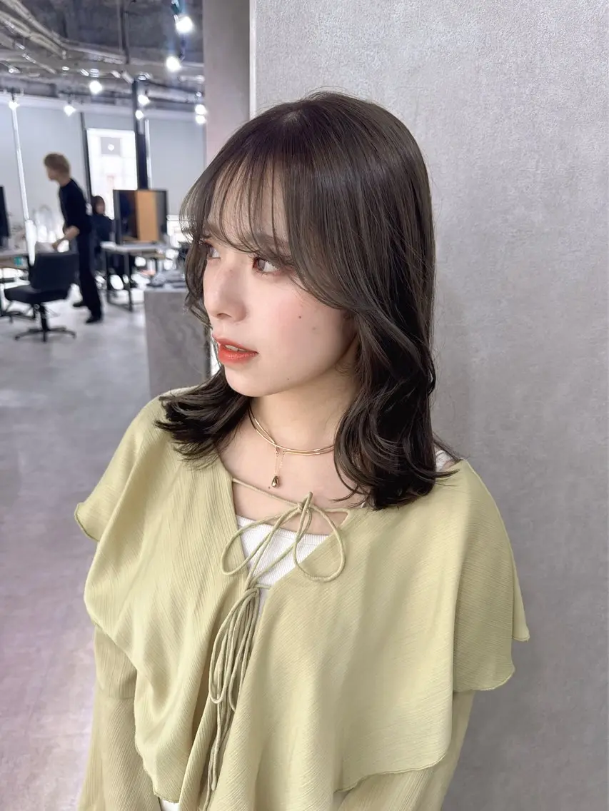 ロング カラー アッシュ アッシュブラウン ベージュカラー 黒髪 ブリーチ カット ヘアカラー トリートメント 赤み無し柔らかカラー 【梅田】madokaのヘアスタイル