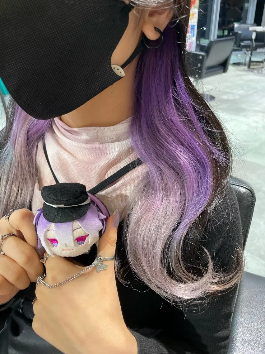 ミディアム カラー グラデーションカラー ヘアカラー トリートメント インナーカラー 推し ブリーチ  髪質改善のヘアスタイル