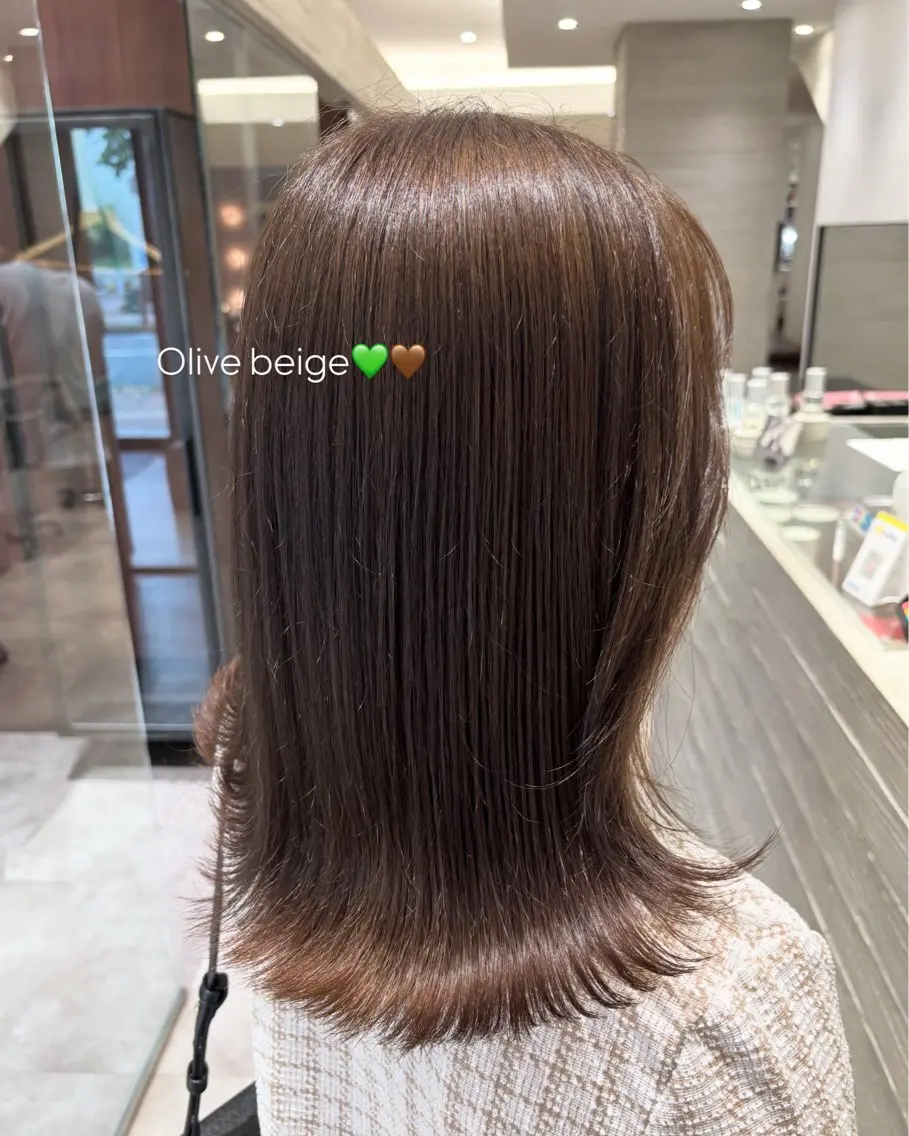 セミロング ヘアカラー 🤍tomoka 🤍のヘアスタイル