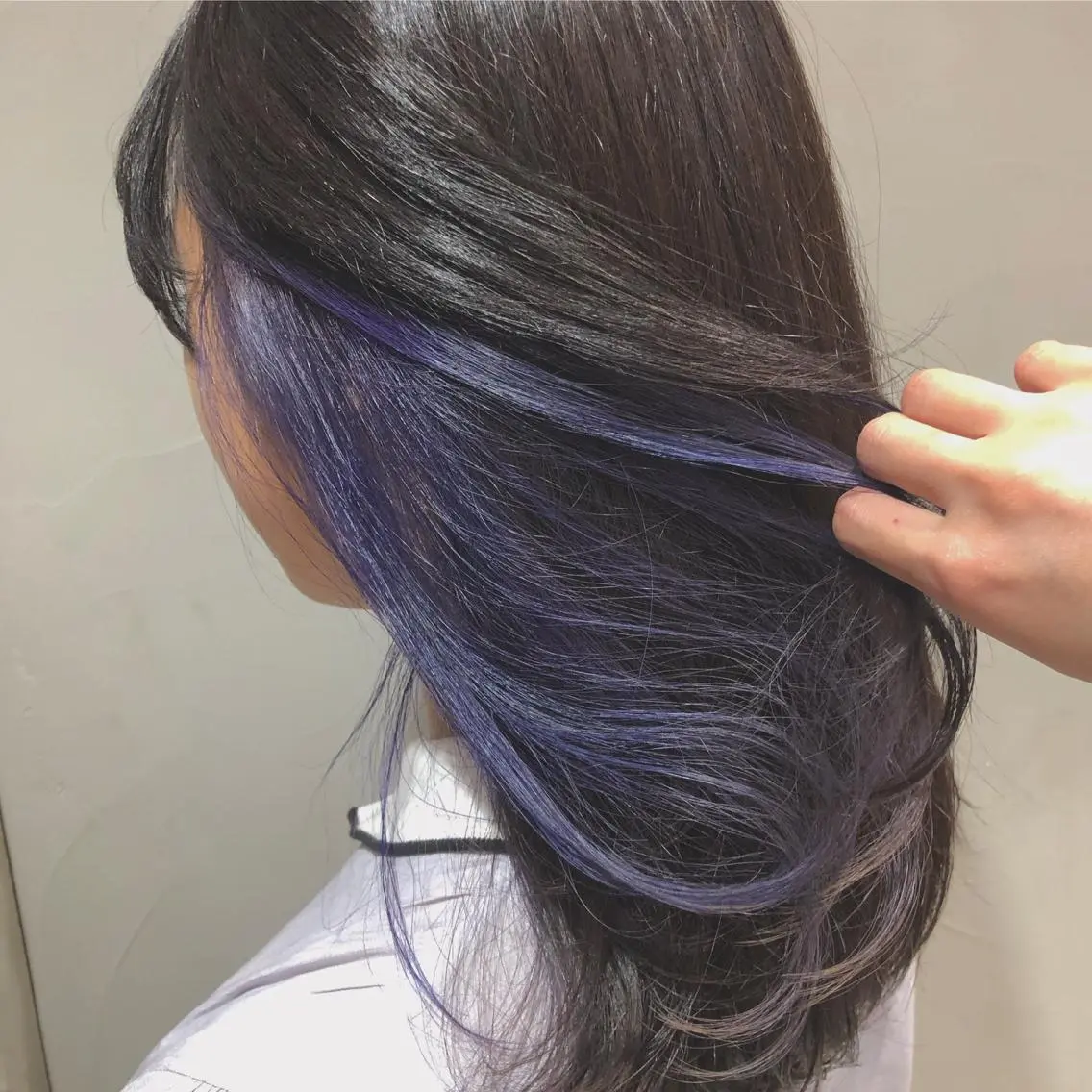 ミディアム カラー カット ヘアカラー トリートメント 荒木 依莉亜のヘアスタイル