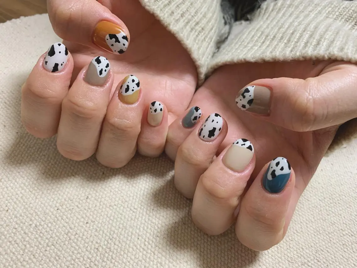 ネイル アートネイル ラメ(グリッター) 大理石ネイル(マーブル) ミラーネイル 冬ネイル ハンドネイル nail room カジカジのネイルデザイン