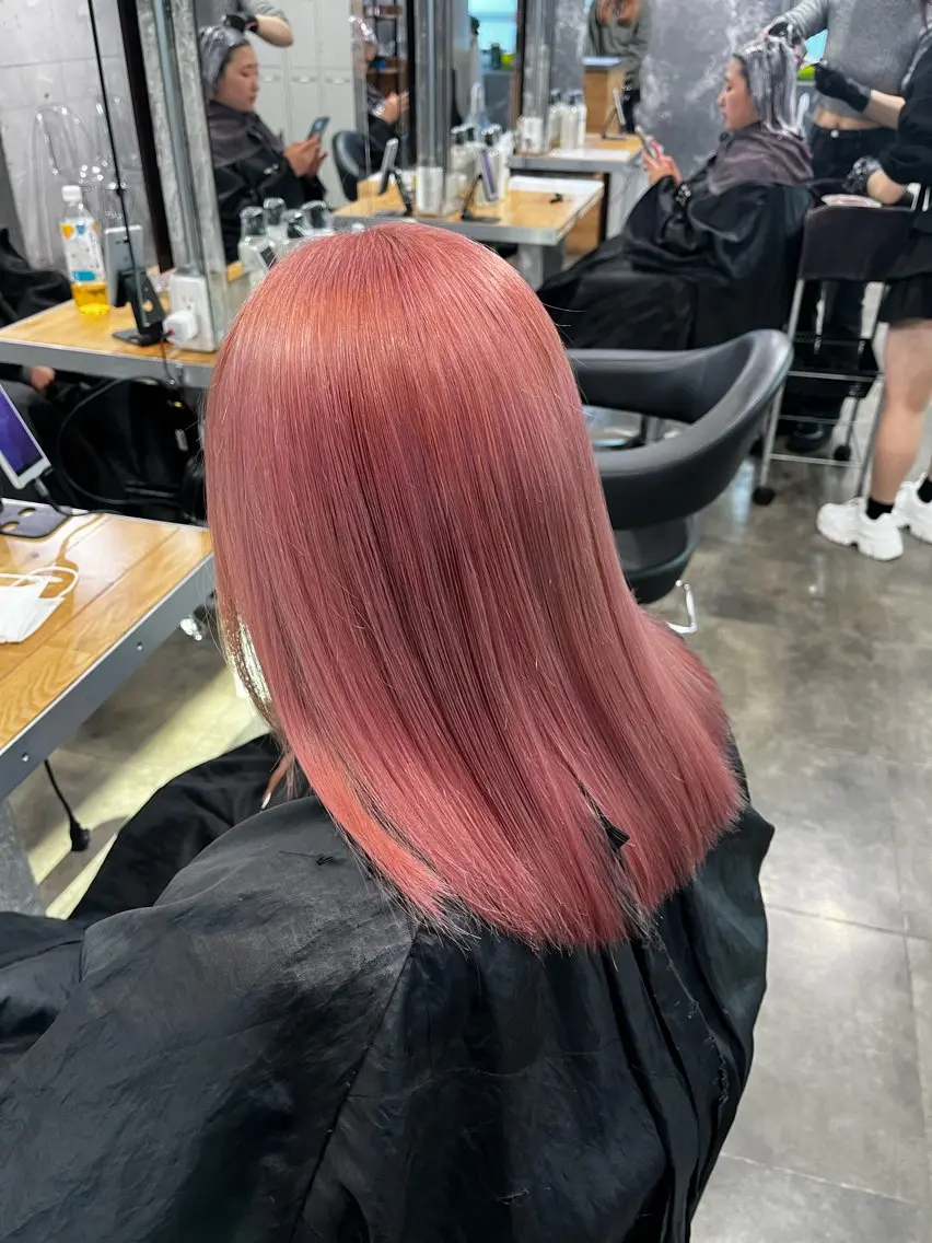 ロング カラー ヘアカラー ハイトーンカラー 🦄レイヤーカットのヘアスタイル