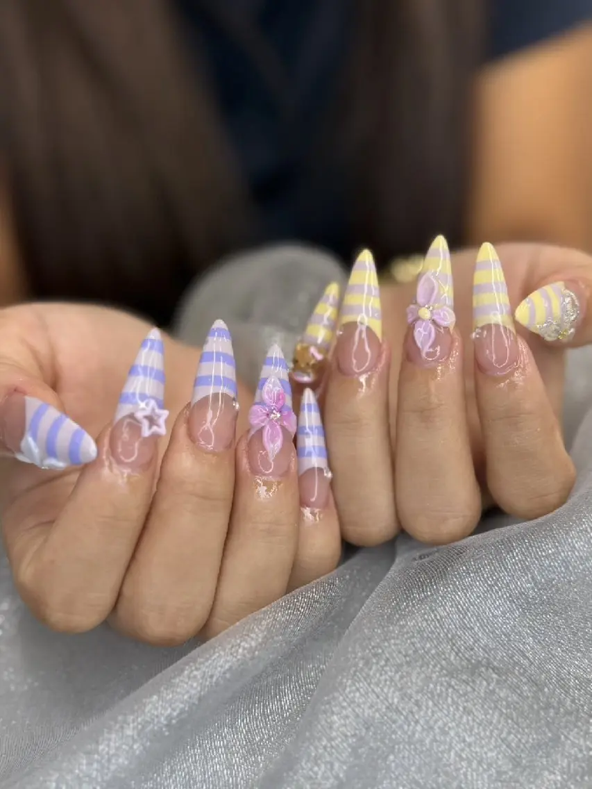 ネイル 氷ネイル・うるうるネイル マットネイル ニュアンスネイル リボン 夏ネイル rina nailのネイルデザイン