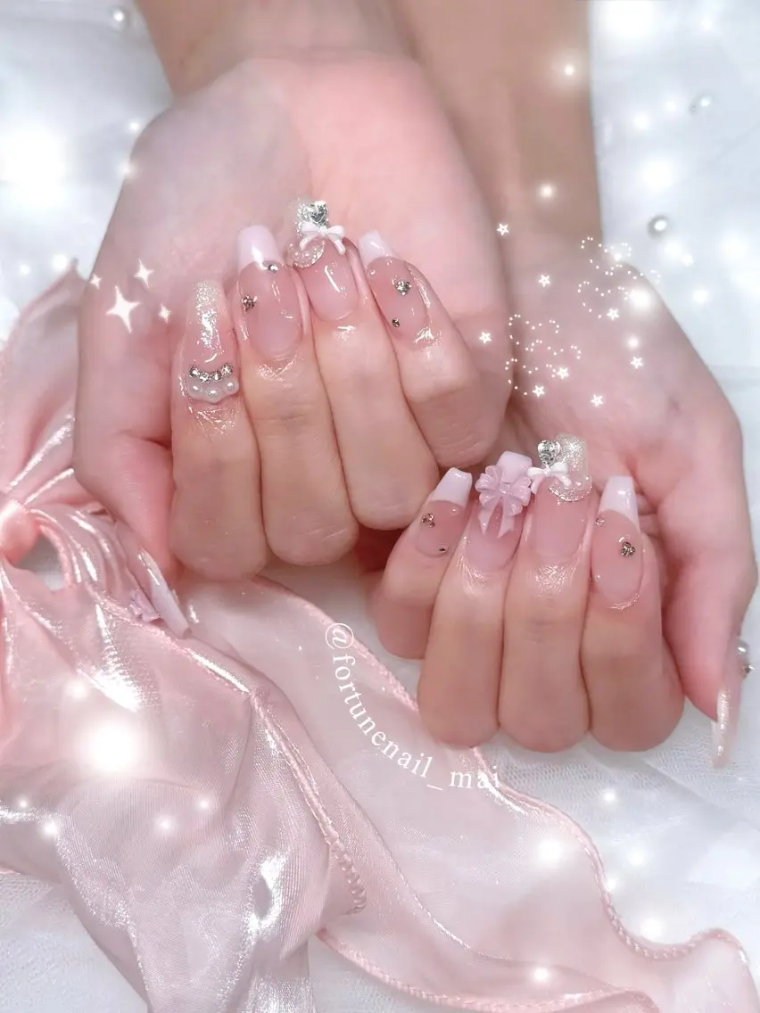 ネイル チークネイル フレンチネイル ハンドネイル 🎀Mai 🎀のネイルデザイン