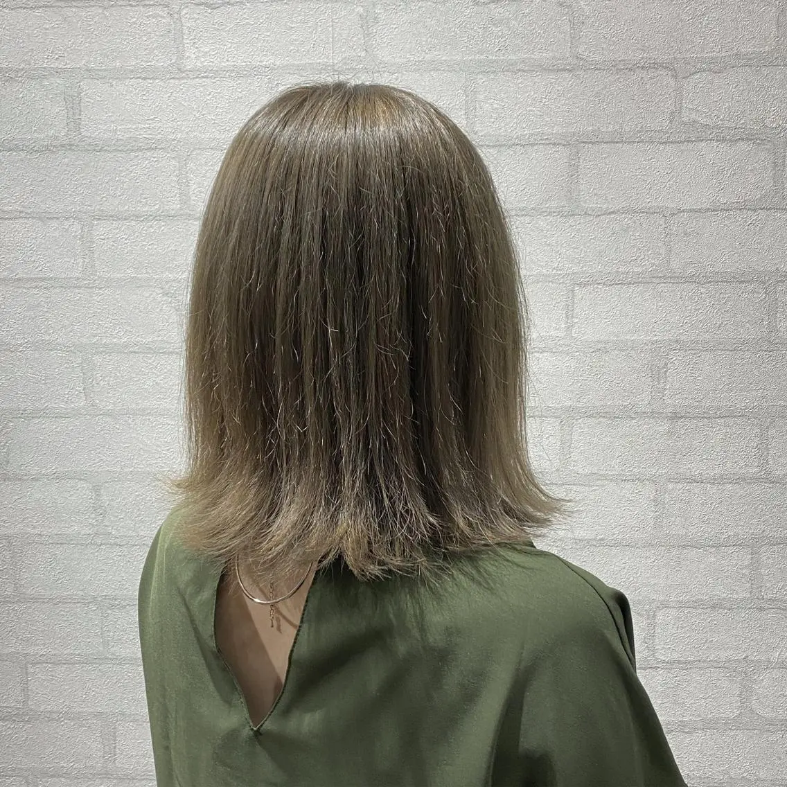 ミディアム カラー ベージュカラー ミルクティーベージュ ボブ 外ハネヘア カット ヘアカラー トリートメント ✨ハイトーン カラー福岡拓也✨のヘアスタイル