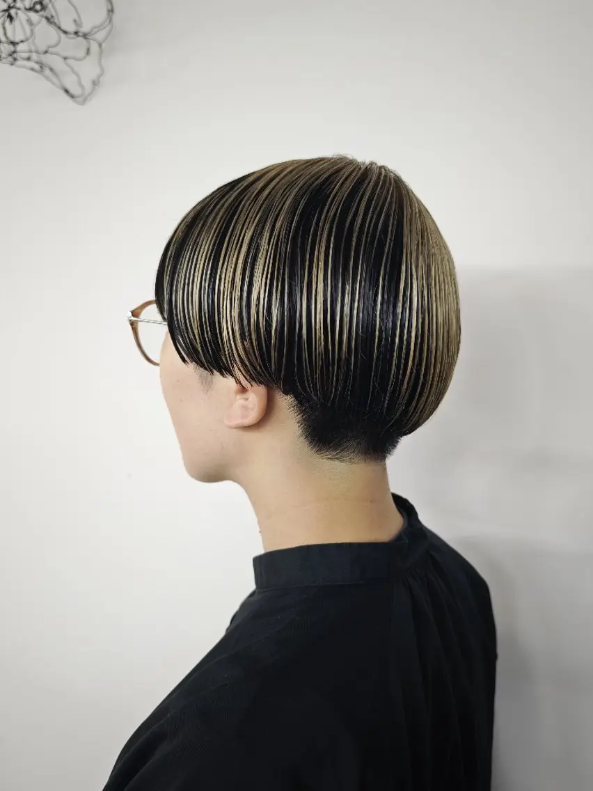 ショート パーマ メンズ メンズブリーチ メンズハイライト マッシュ ハイライト カット ヘアカラー トリートメント 怪我の為1ヶ月程 お休みします🙇のヘアスタイル