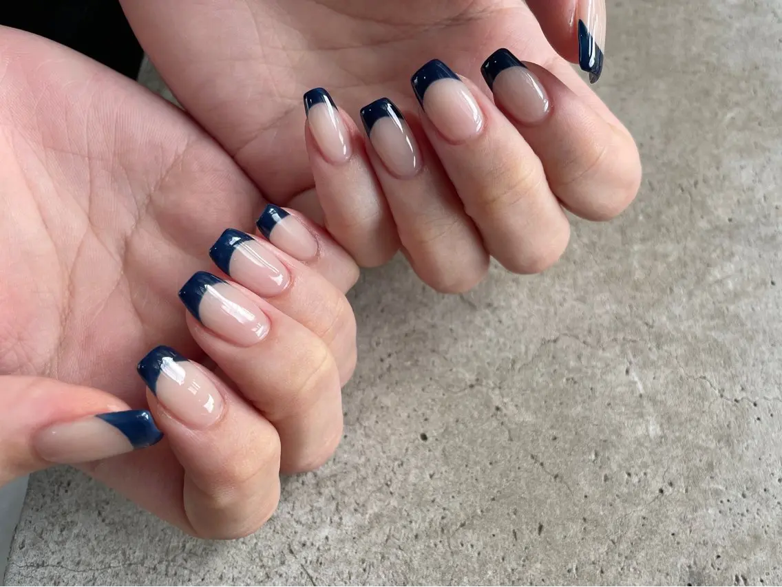 【Hand】ベースカラーフレンチ ¥8,000の写真