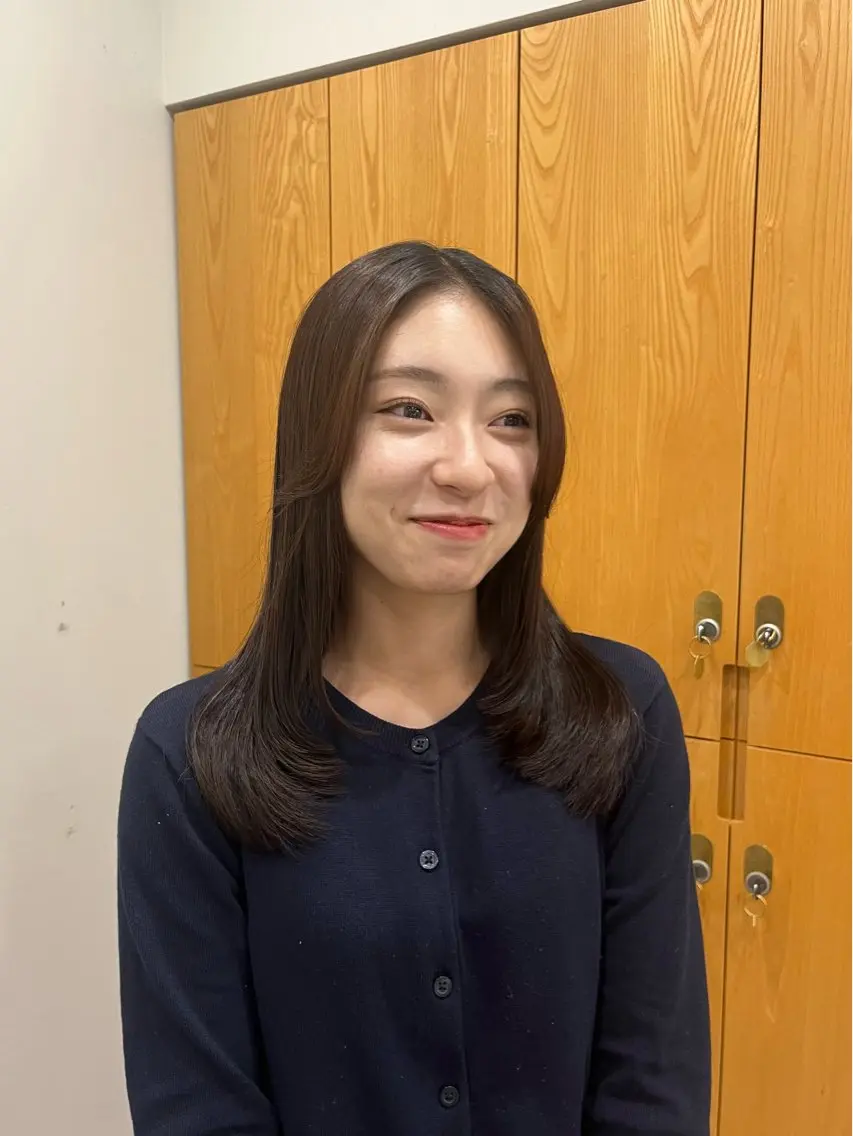 ミディアム レイヤーカット 透明感カラー🌼 沙奈のヘアスタイル