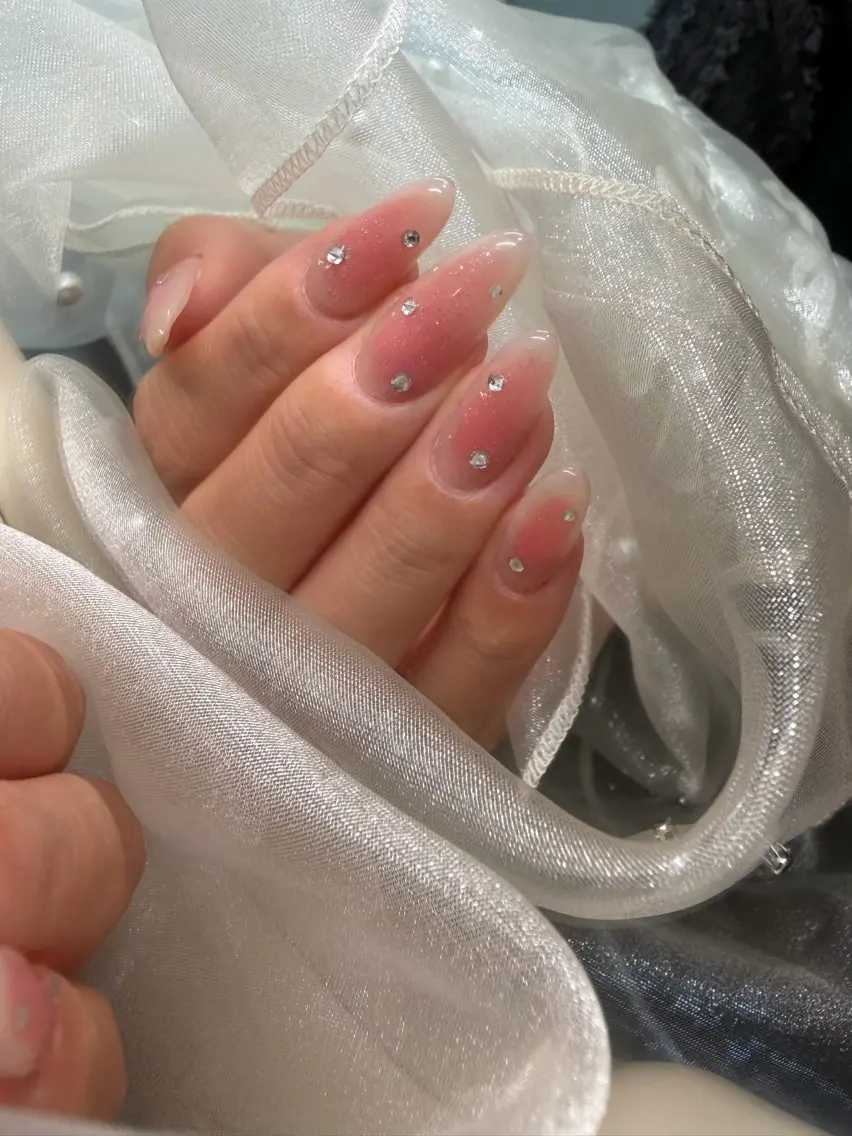 ネイル チークネイル ラメ(グリッター) ストーンネイル ハンドネイル hannaly /ネイル/自由が丘のネイルデザイン