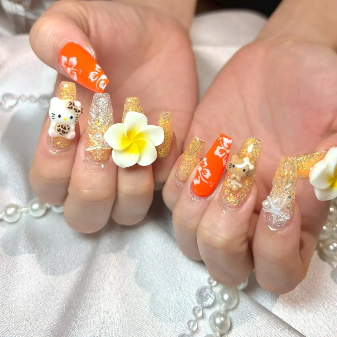 【チップ長さ出し付き】アート4-6本(パーツ2個付き)ストーン付き¥9500🉐🉐🉐の写真