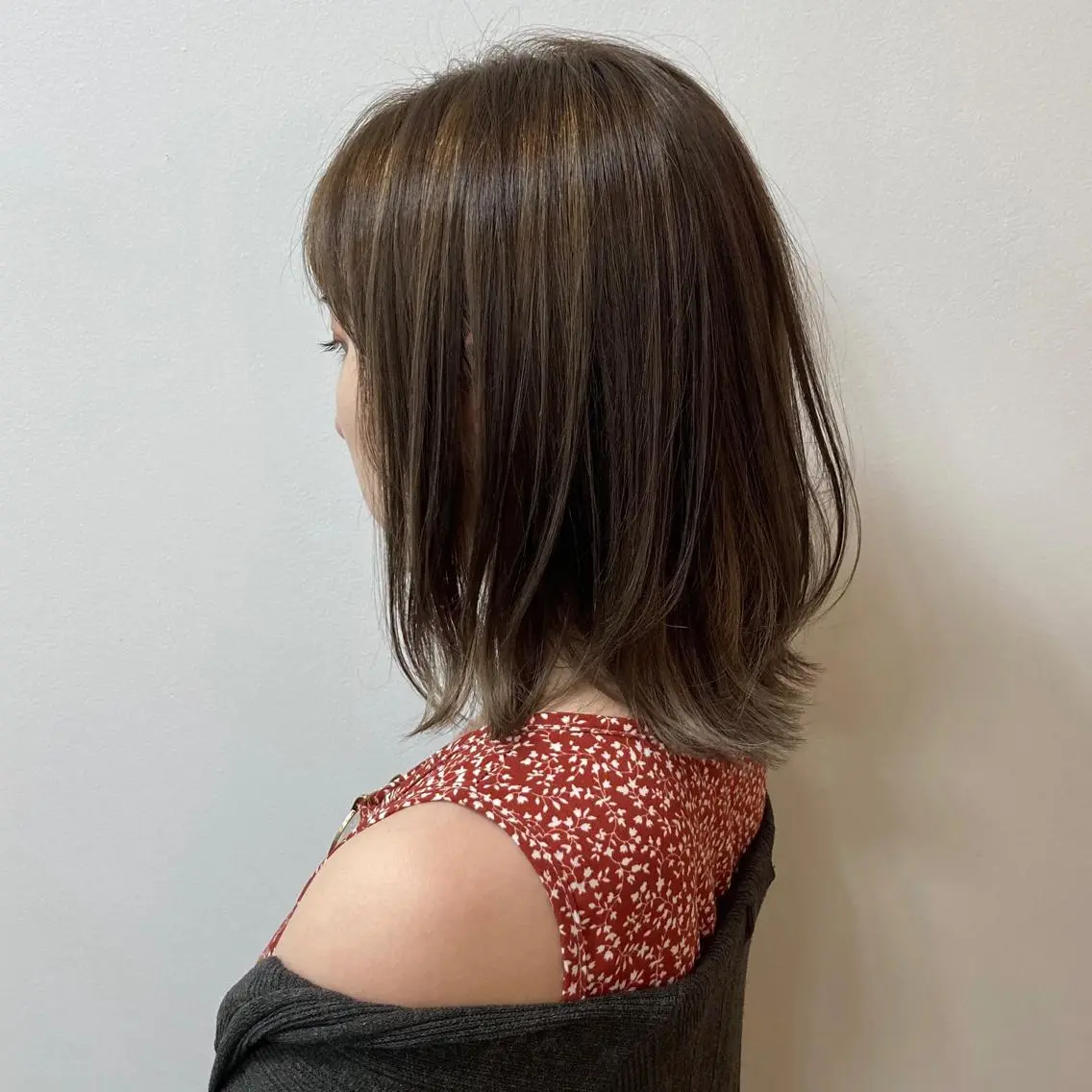 ミディアム 切りっぱなしボブ ボブ ハイライト レイヤーカット 伸びても可愛いカラー 愛甲竜佑のヘアスタイル