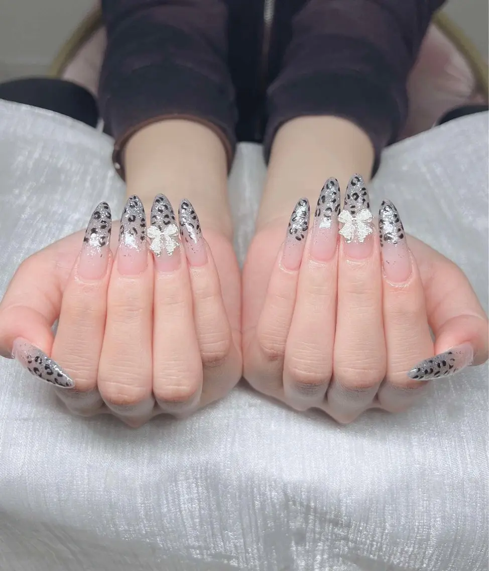 ネイル 長さ出し グラデーション 卒業式 キラキラネイル マグネットネイル Lee Nailsのネイルデザイン