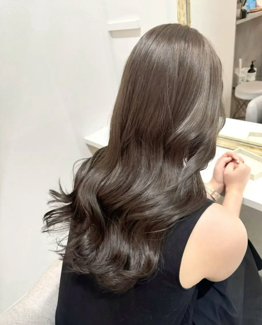 ロング カラー アッシュ アッシュブラウン ベージュカラー 黒髪 ブリーチ カット ヘアカラー トリートメント 赤み無し柔らかカラー 【梅田】madokaのヘアスタイル