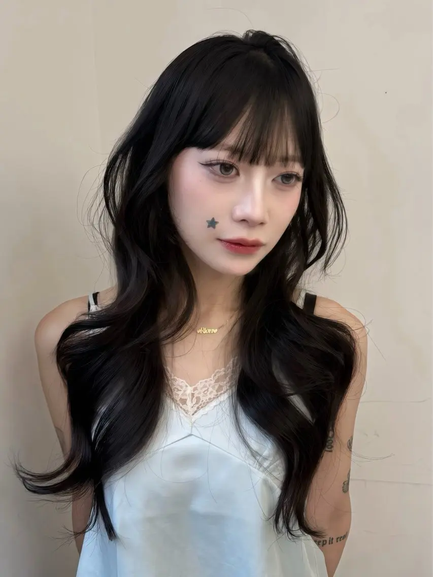 ロング ヘアカラー トリートメント 韓国風黒髪🪽🩶 リンカのヘアスタイル