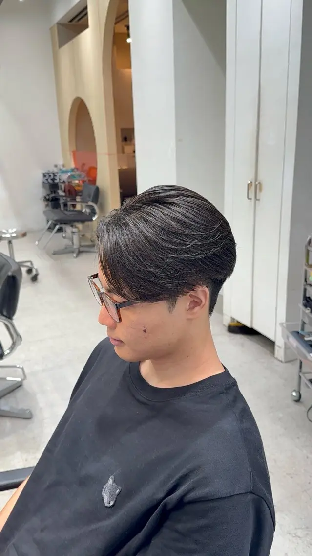 ショート メンズ センターパート メンズパーマ カット fifth 村田 悠輔のヘアスタイル