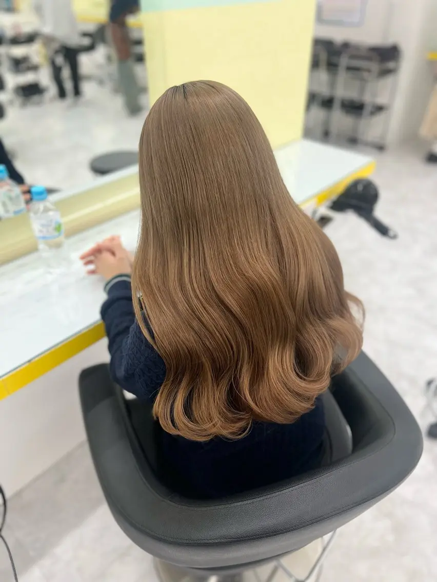ロング カラー カット ヘアカラー トリートメント ハイトーンカラー 🦄レイヤーカットのヘアスタイル