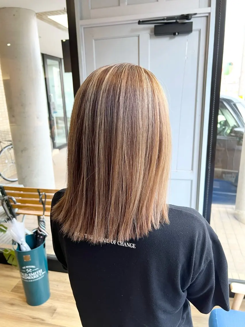 ミディアム カラー グレージュ ハイライトカラー ハイライト ヘアカラー トリートメント 堀 望美のヘアスタイル