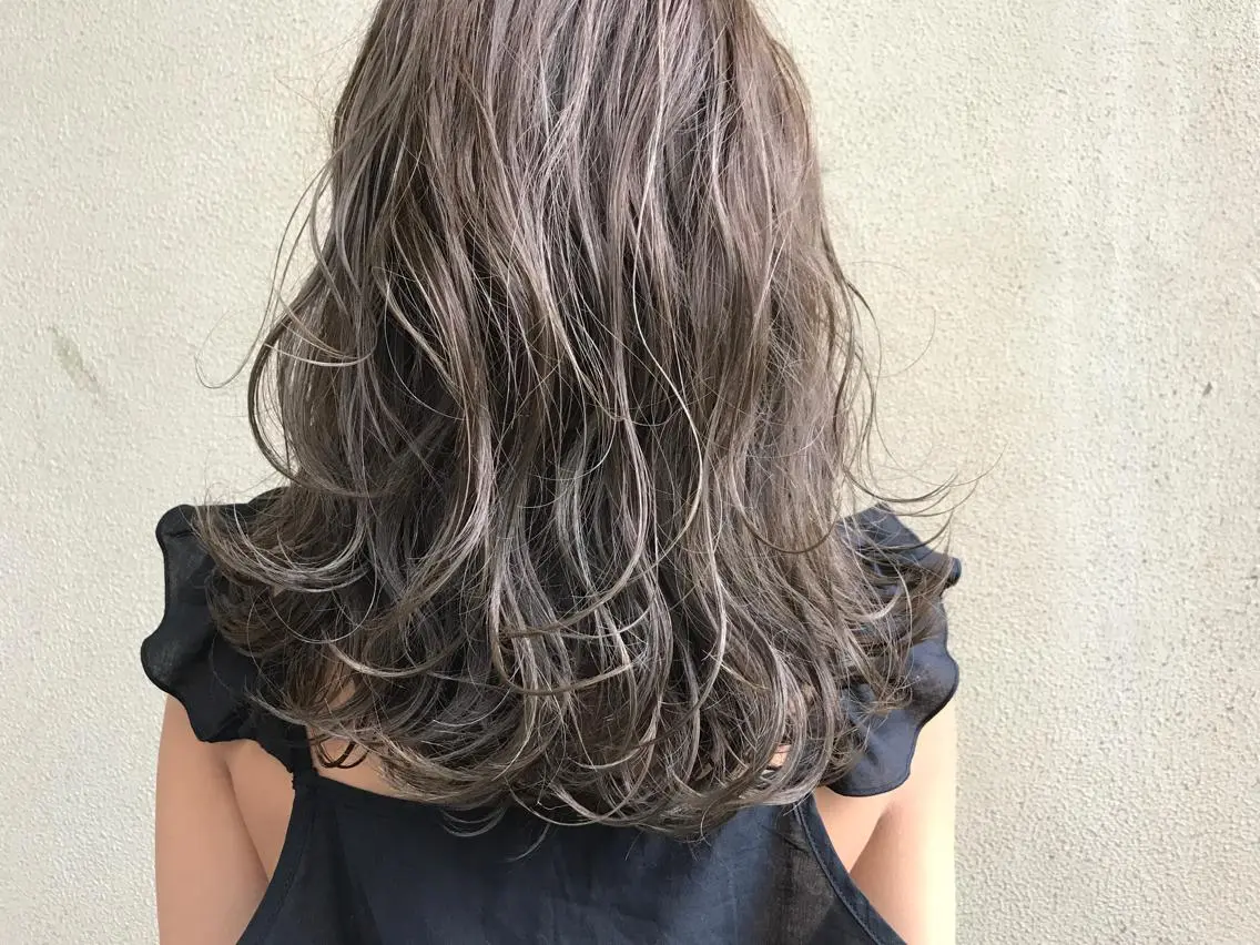 セミロング アッシュ ハイライト カラーリスト菅野 竜矢🌈のヘアスタイル
