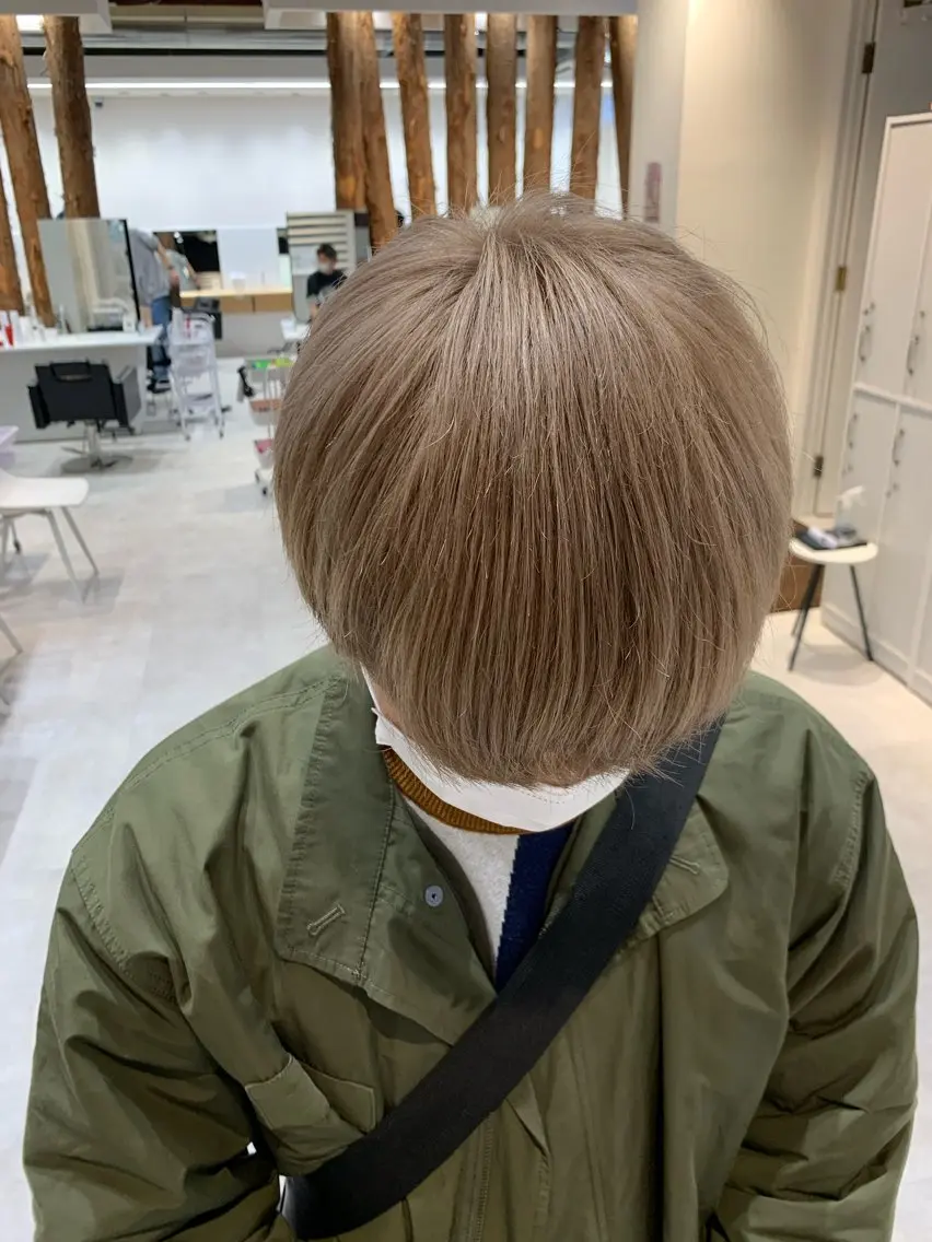 カット＋ブリーチ＋カラーの写真