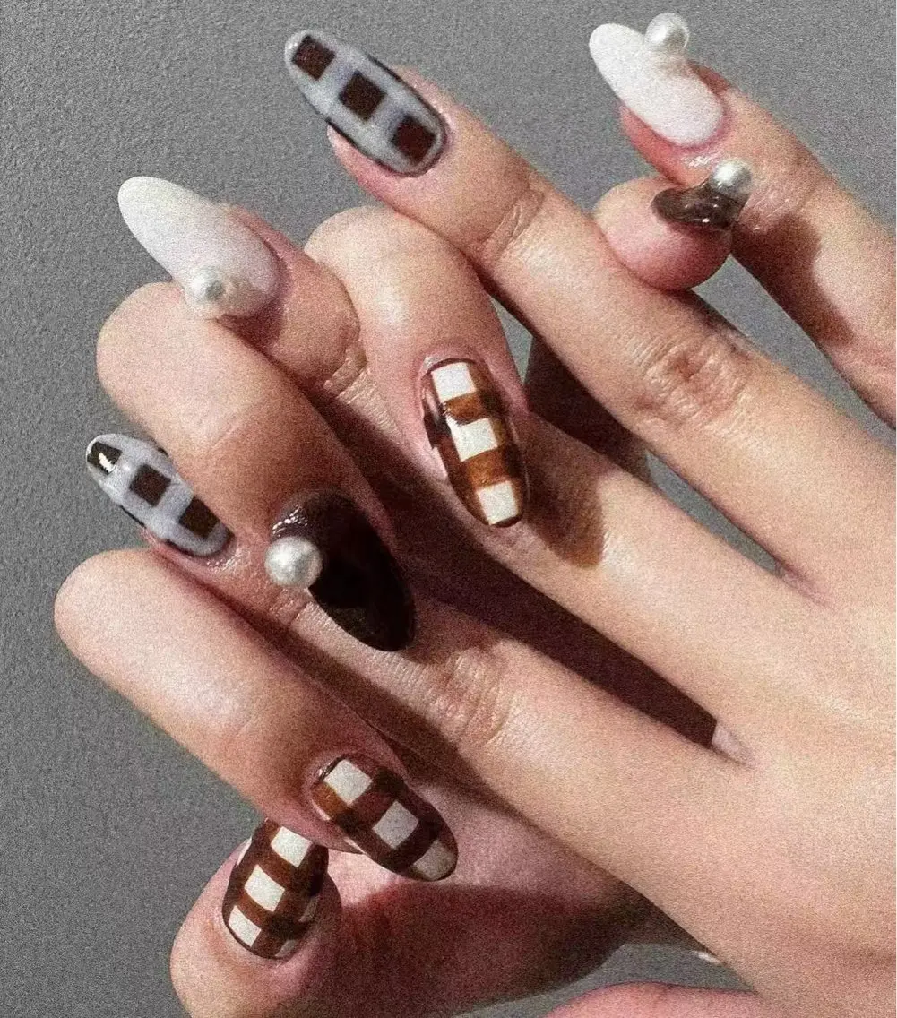 ネイル オーロラネイル フラワーネイル フットネイル フレンチネイル ジェルネイル ハンドネイル BabyYouMi nailのネイルデザイン