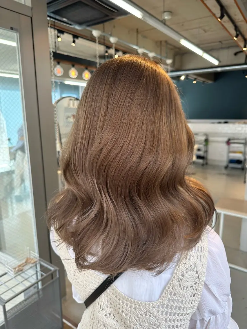 カラー ベージュカラー ブリーチ ミルクティーベージュ ハッシュカット ✦·.⋆  SAYAのヘアスタイル