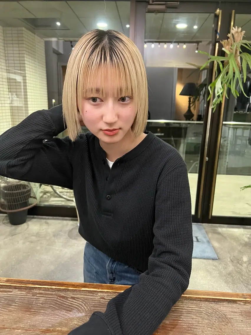 ショート カラー ボブレイヤー ベージュカラー ブロンド ブロンドベージュ ハイトーンカラー カット ヘアカラー 千葉 郁也のヘアスタイル