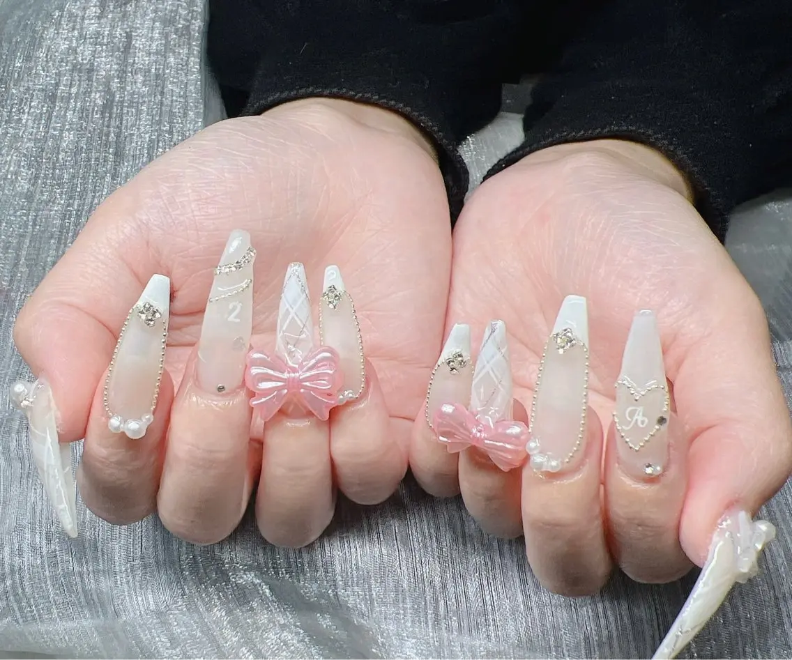 ネイル 長さ出し グラデーション 卒業式 キラキラネイル マグネットネイル ハンドネイル Lee Nailsのネイルデザイン