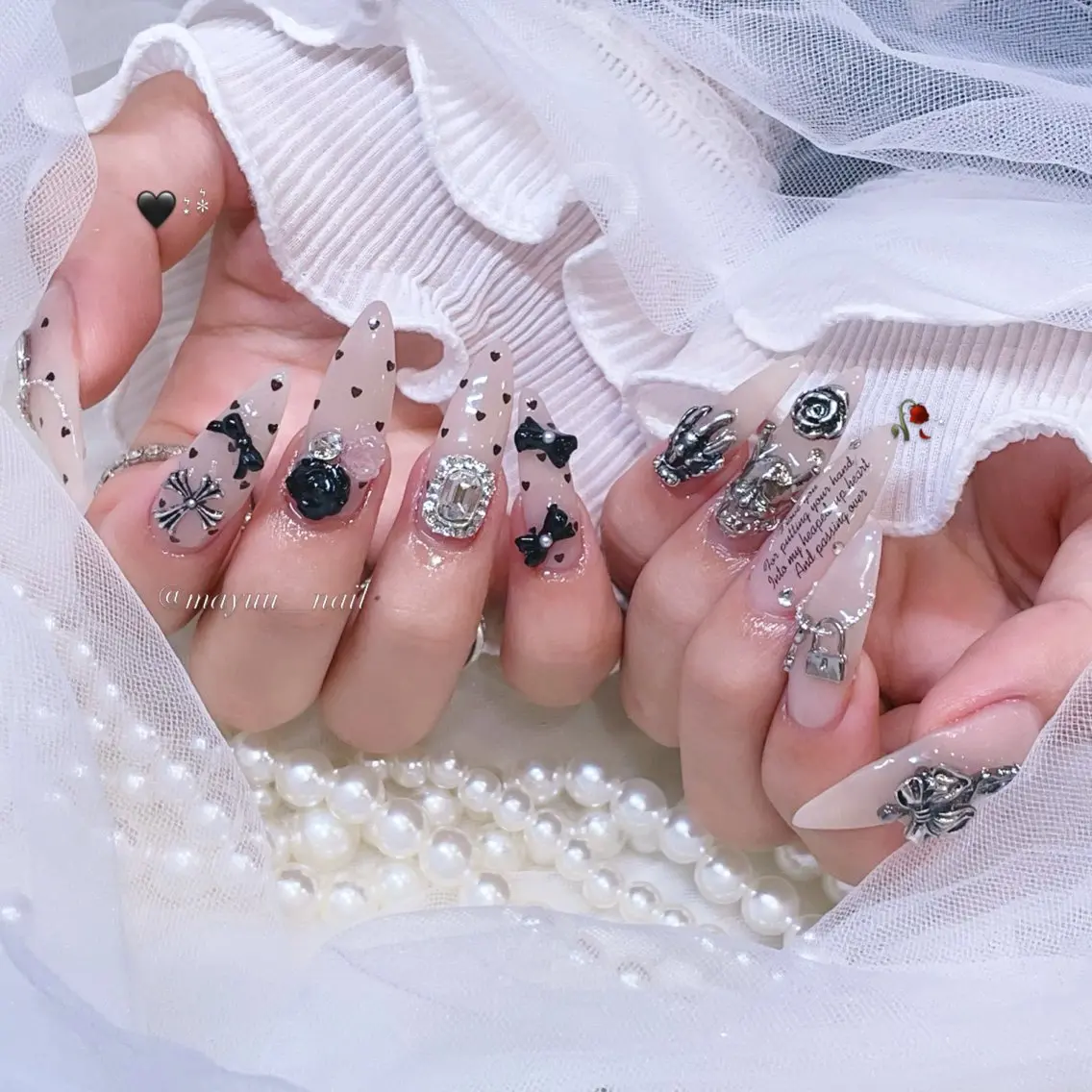 ネイル ロングネイル ハンドネイル 🎀 Mayu 🎀痛ネイルのネイルデザイン