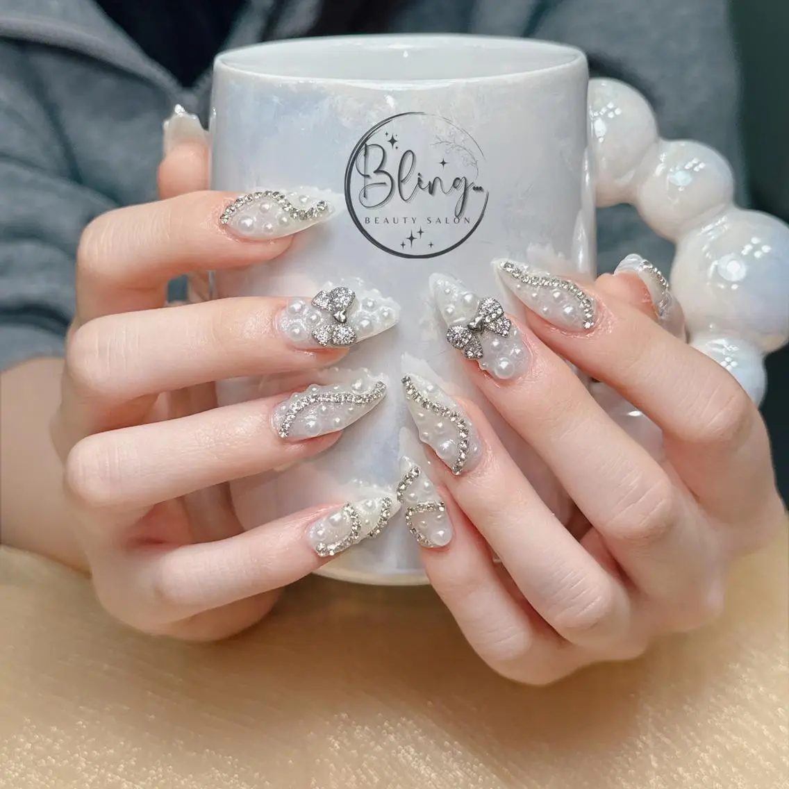 セミロング 韓国風ヘア yuna ユナのネイルデザイン