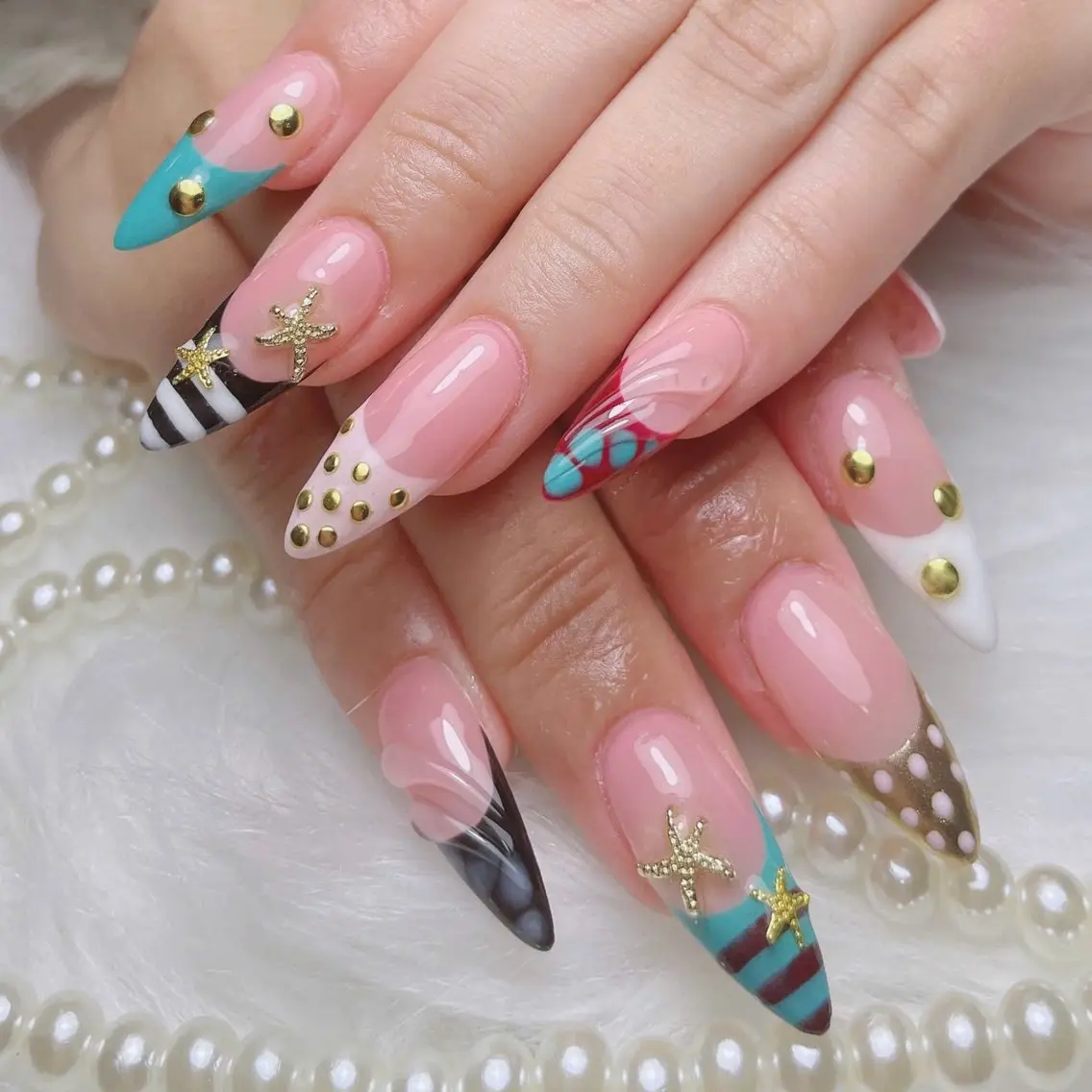ネイル オーロラネイル ボルドー ブラウン 氷ネイル・うるうるネイル キラキラネイル ハンドネイル Sora  Nail 長さ出し専門店のネイルデザイン