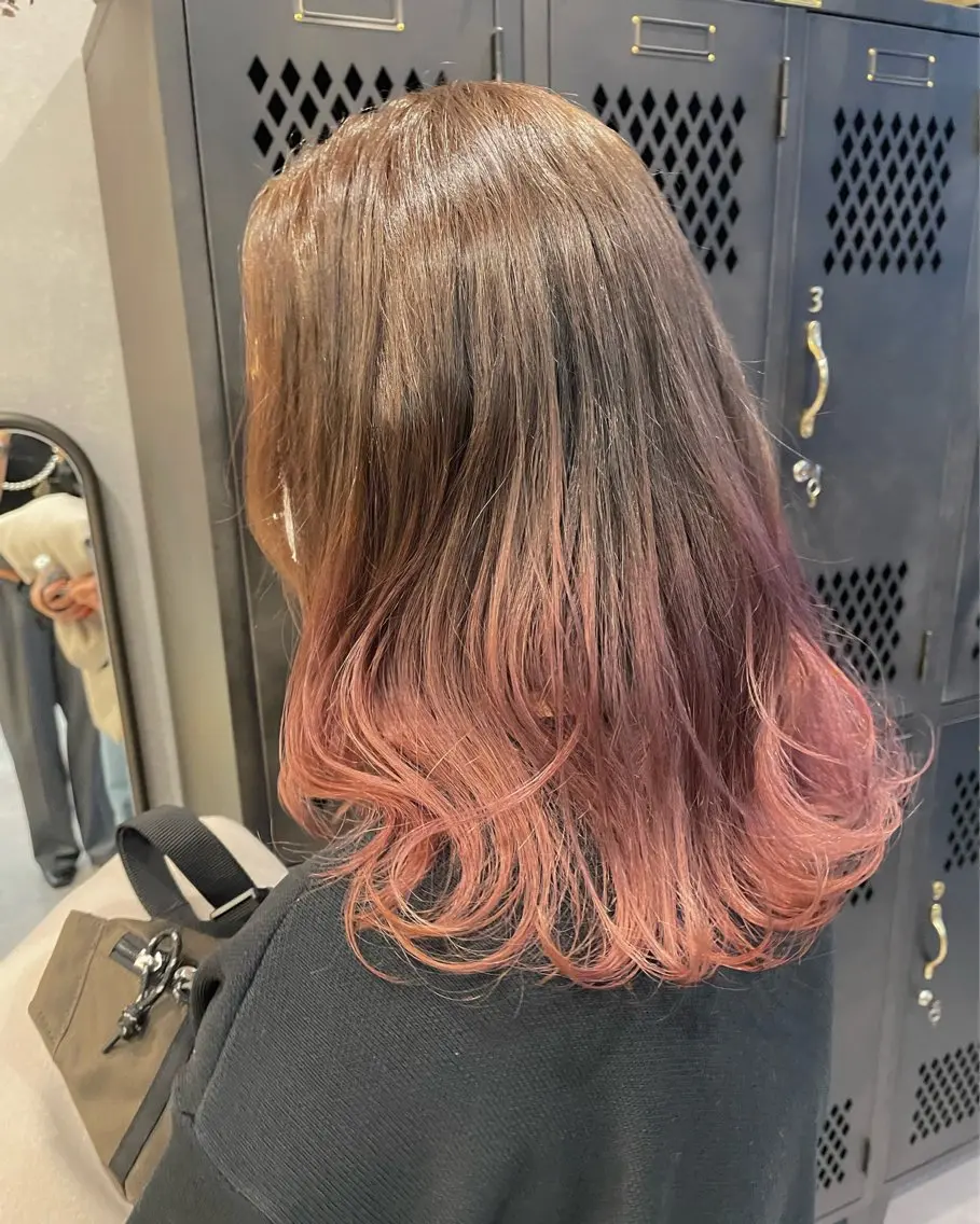 セミロング カラー グラデーションカラー カット ヘアカラー トリートメント 柄澤 菜南子のヘアスタイル