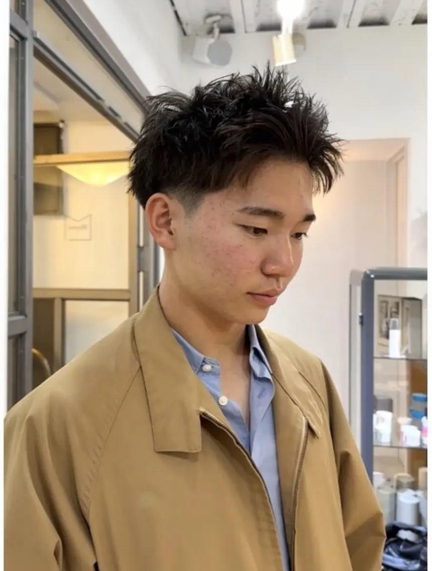 パーマ メンズ メンズブリーチ センターパート メンズハイトーン カルマパーマ メンズ韓国風 カット 似合わせメンズカット ブリーチ/ウルフ/栄のヘアスタイル