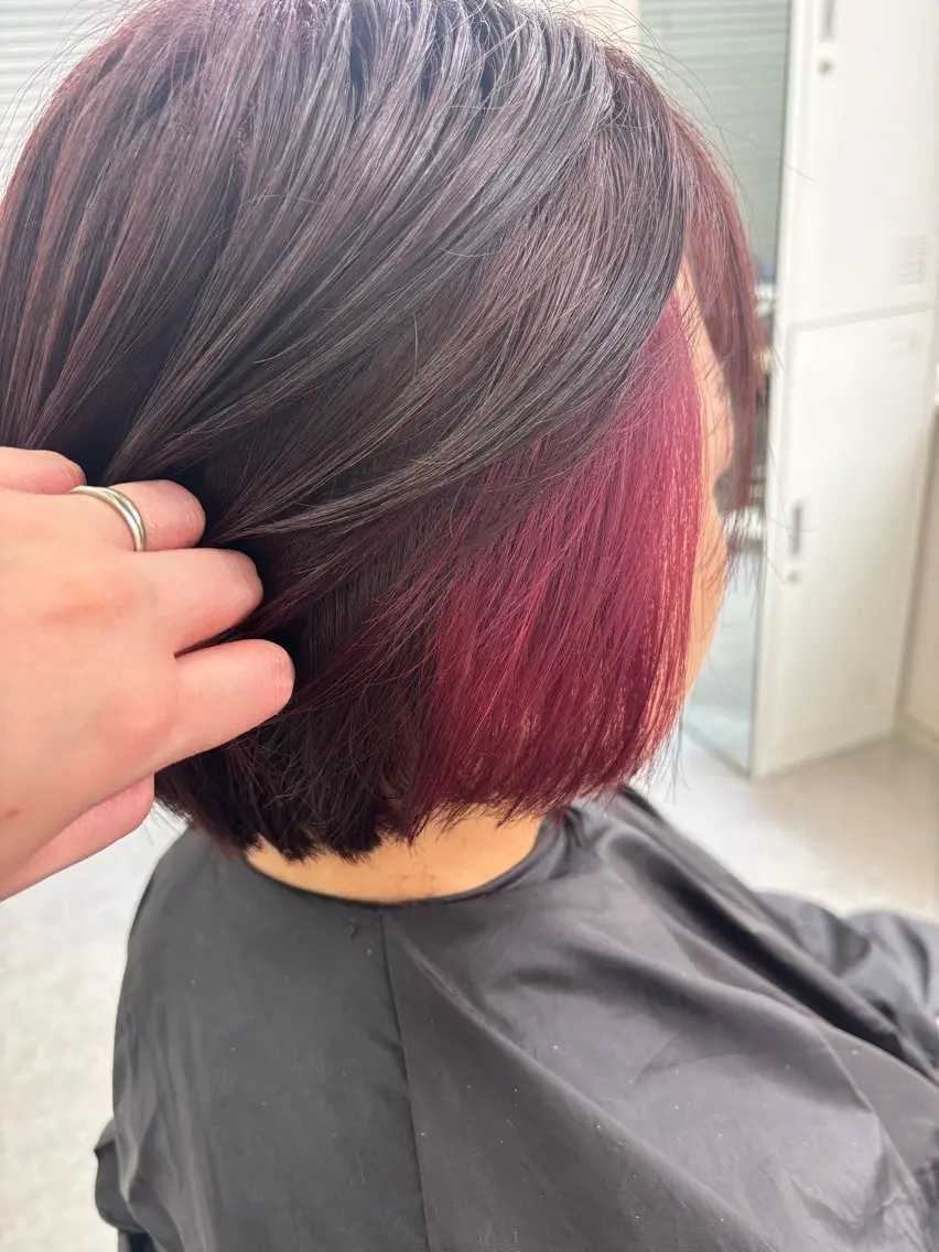 ショート カラー 腰越 麻奈のヘアスタイル