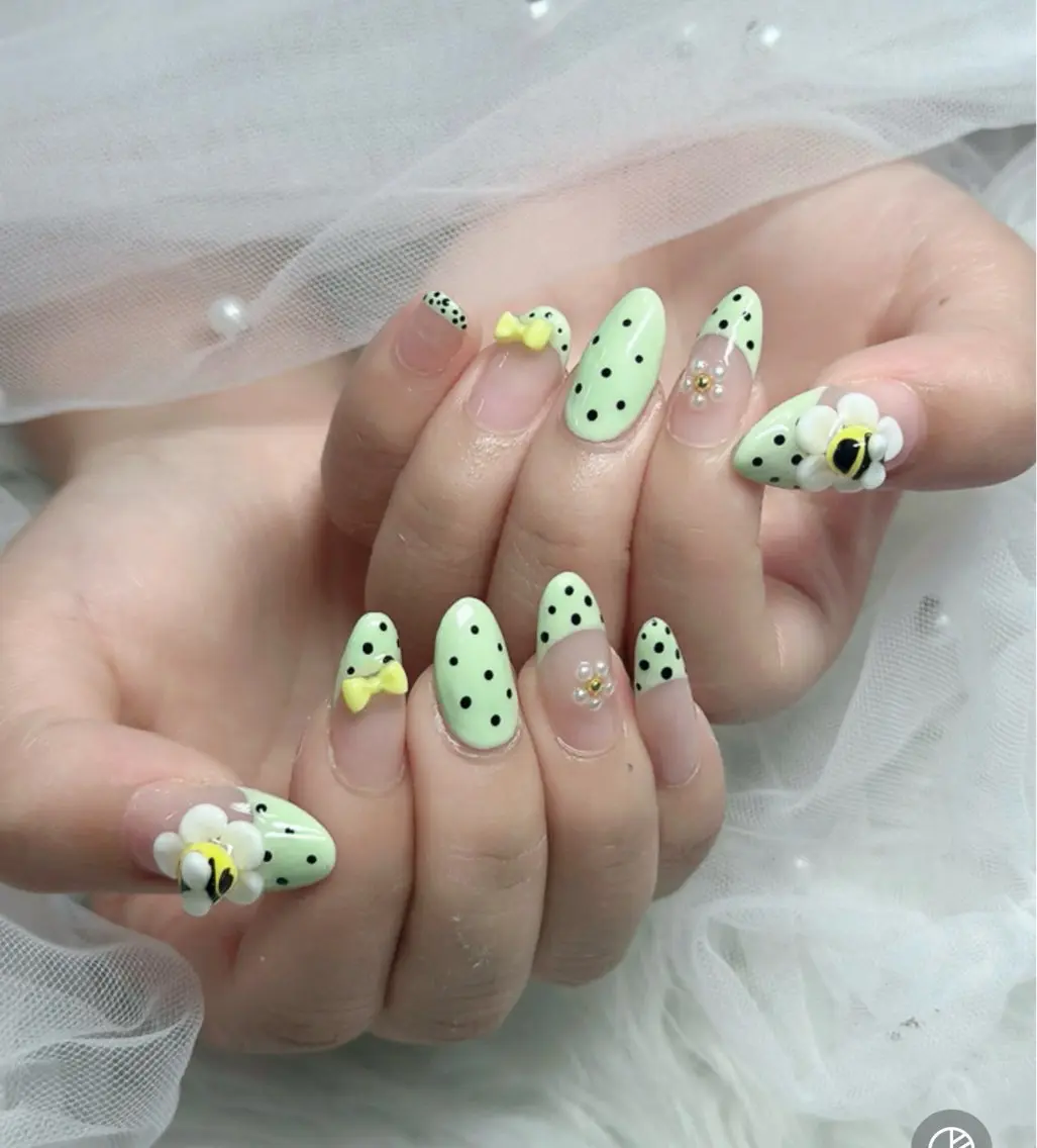 ネイル チークネイル フレンチネイル キラキラネイル 韓国ネイル マグネットネイル ハンドネイル yuuna hbabynailのネイルデザイン
