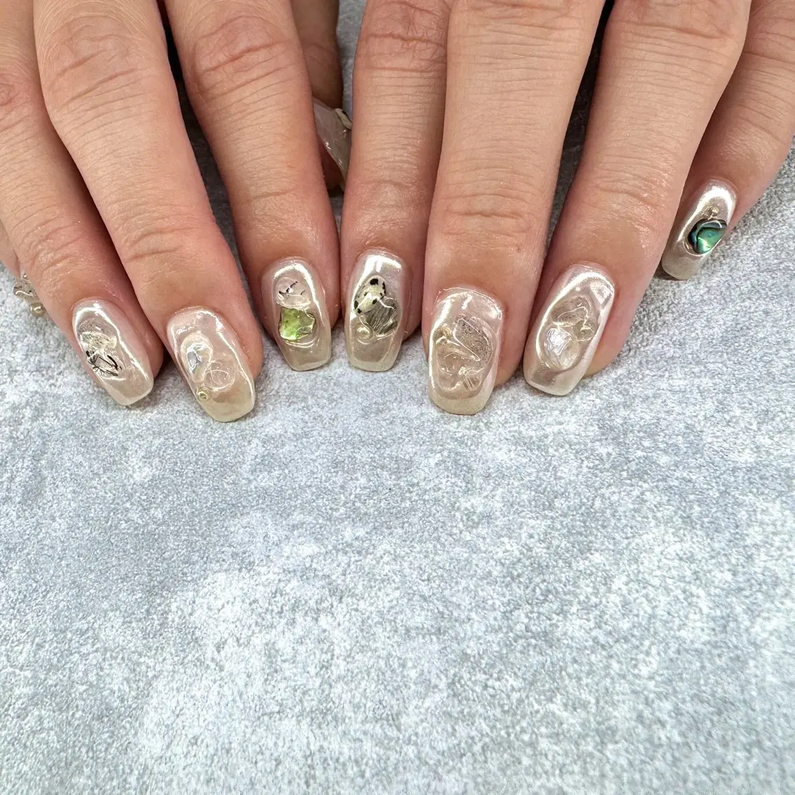 ネイル ニュアンスネイル シルバー ハンドネイル pointillé .ayaのネイルデザイン