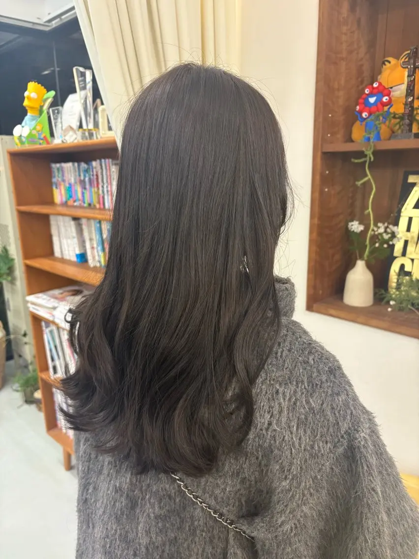 カラー グレージュ カット ヘアカラー ミディアムレイヤー/ 艶カラーNorikaのヘアスタイル