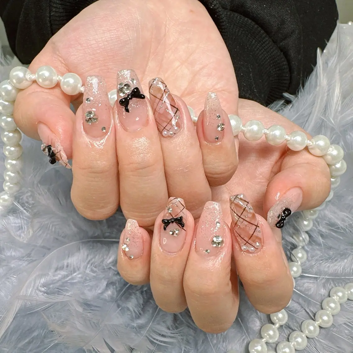 ネイル キラキラネイル リボン ワンホンネイル ハンドネイル Pretty Nail Salonのネイルデザイン
