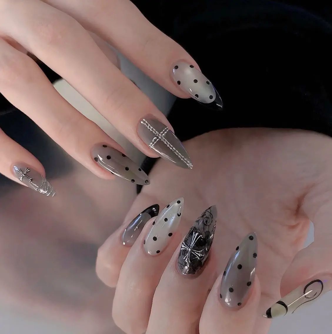 ネイル フレンチネイル ジェルネイル ガラスフレンチ ハロウィン ハート ハンドネイル H.baby Nail Salonのネイルデザイン