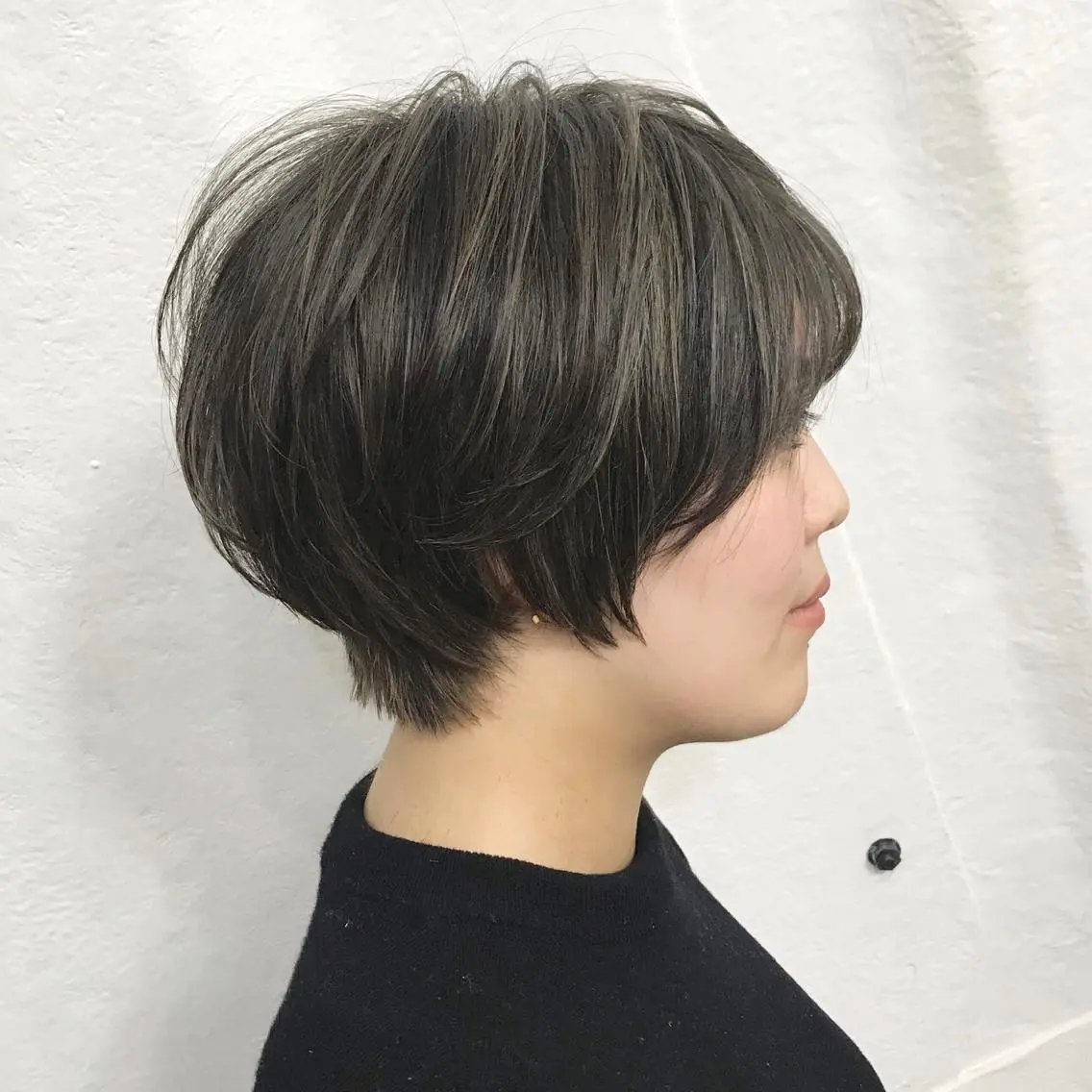 ショート カラー ブリーチ ハイライトカラー ハイライト ショートヘア K-POP好き美容師 🇰🇷Kai.Yのヘアスタイル