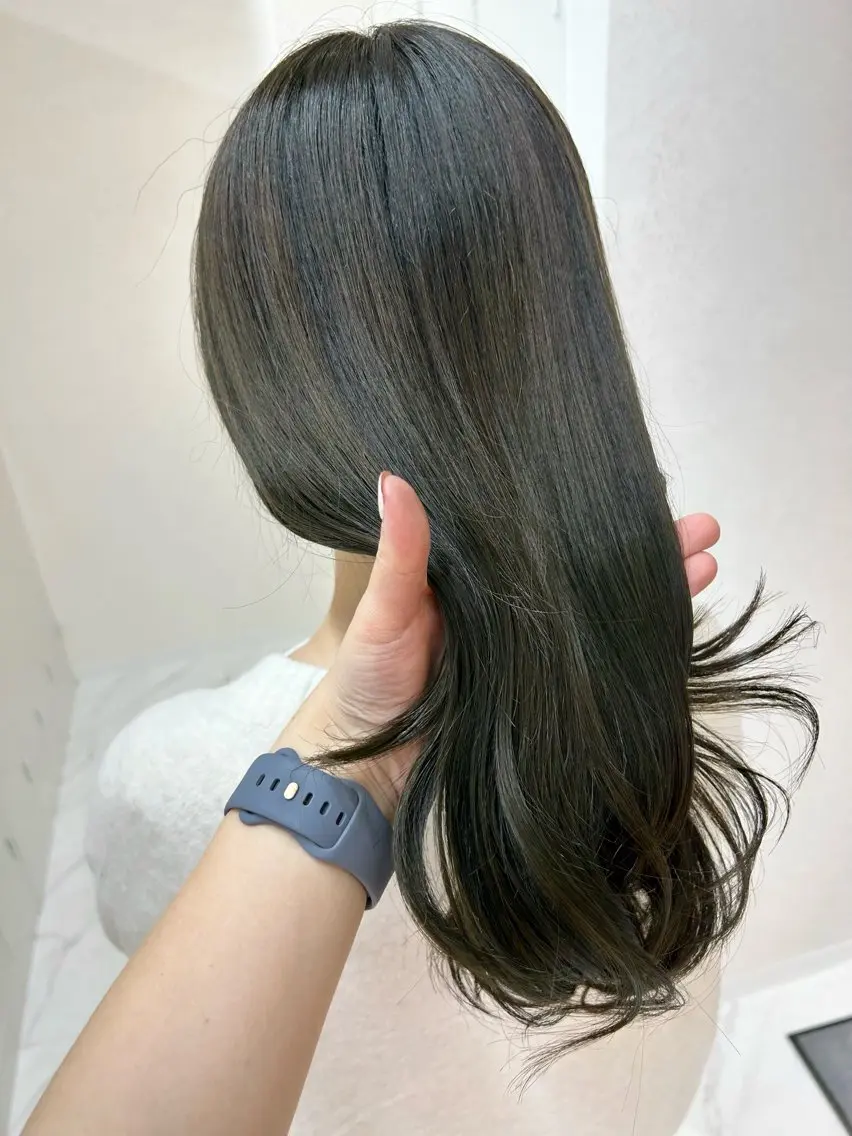 〈人気No２. ダメージ補修効果でサラ艶髪🎗️🤍〉カット ＋  カラー  ＋  バイカルテトリートメントの写真