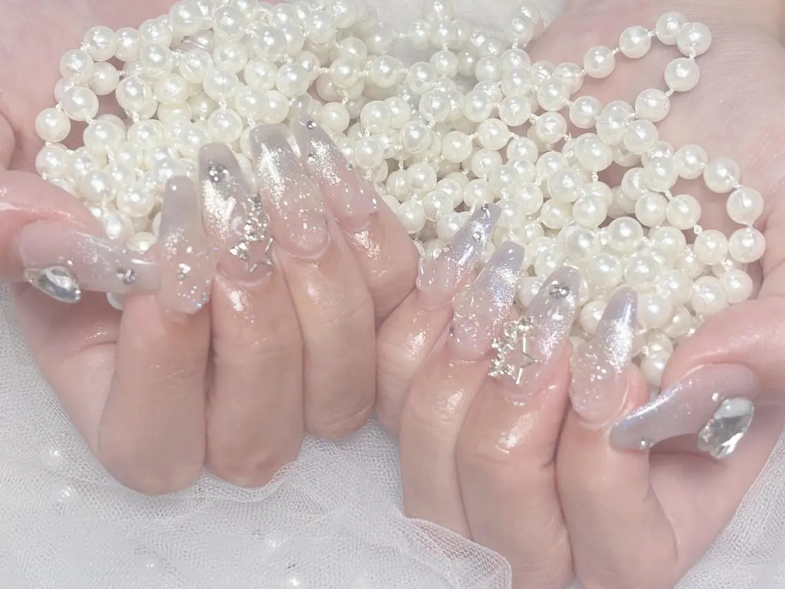 ネイル アートネイル オーロラネイル 長さ出し フットネイル ガーリー 🎀まゆ 🪽🐾のネイルデザイン